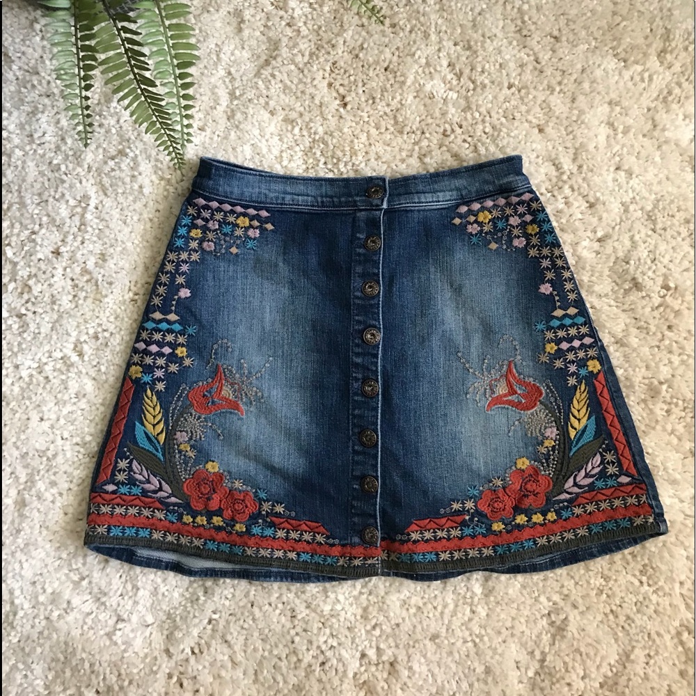 SneakPeek Skirt